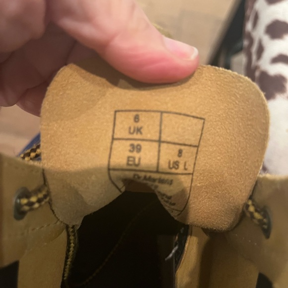 Doc Martens tan leather ankle boot size 8 - Picture 4 of 4